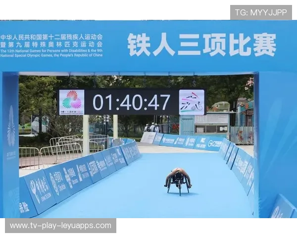 铁人三项选手体能爆表，冲线后依然能接受采访